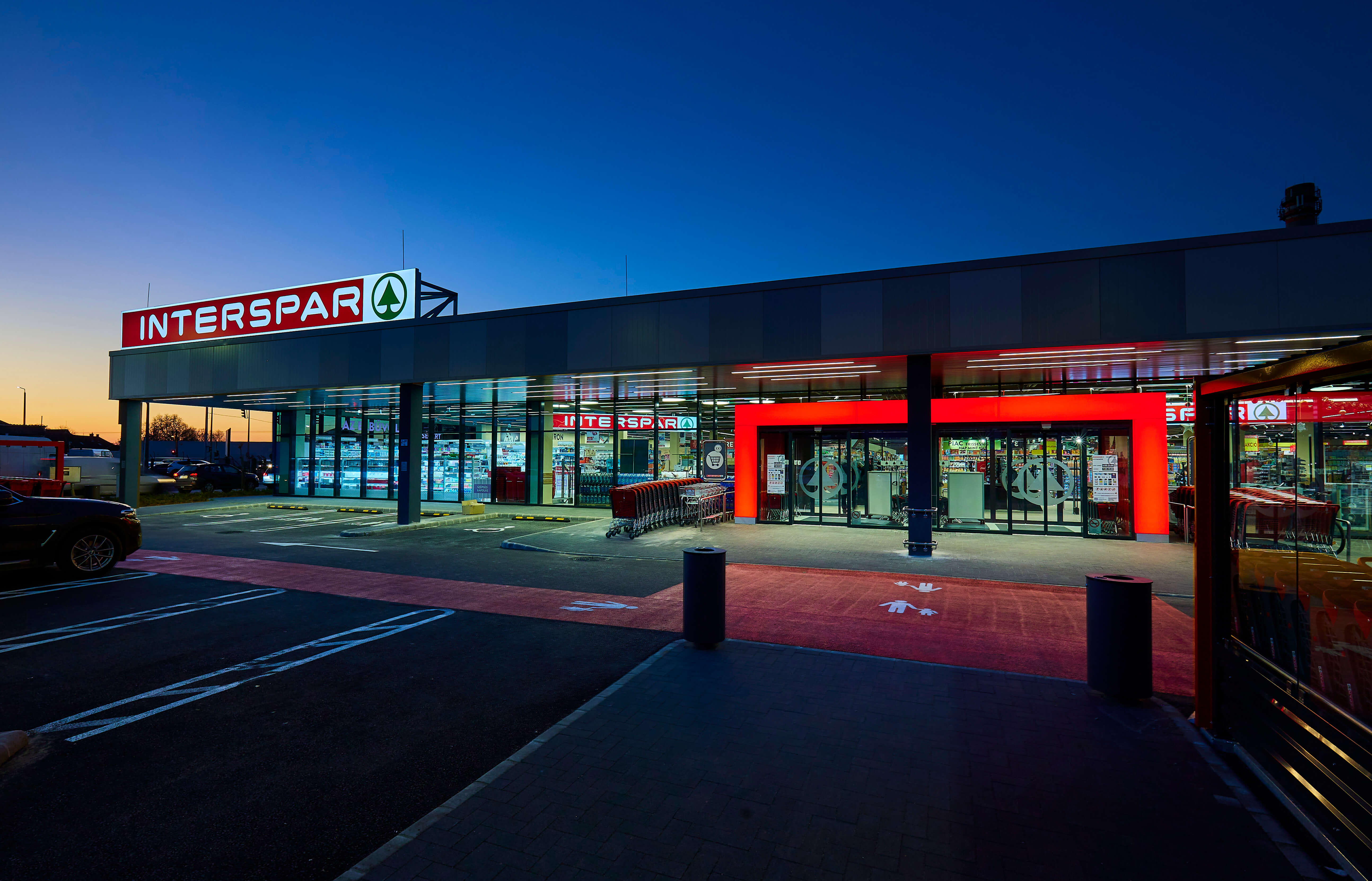 Couple in Debrecen: the second INTERSPAR hypermarket opened (X)